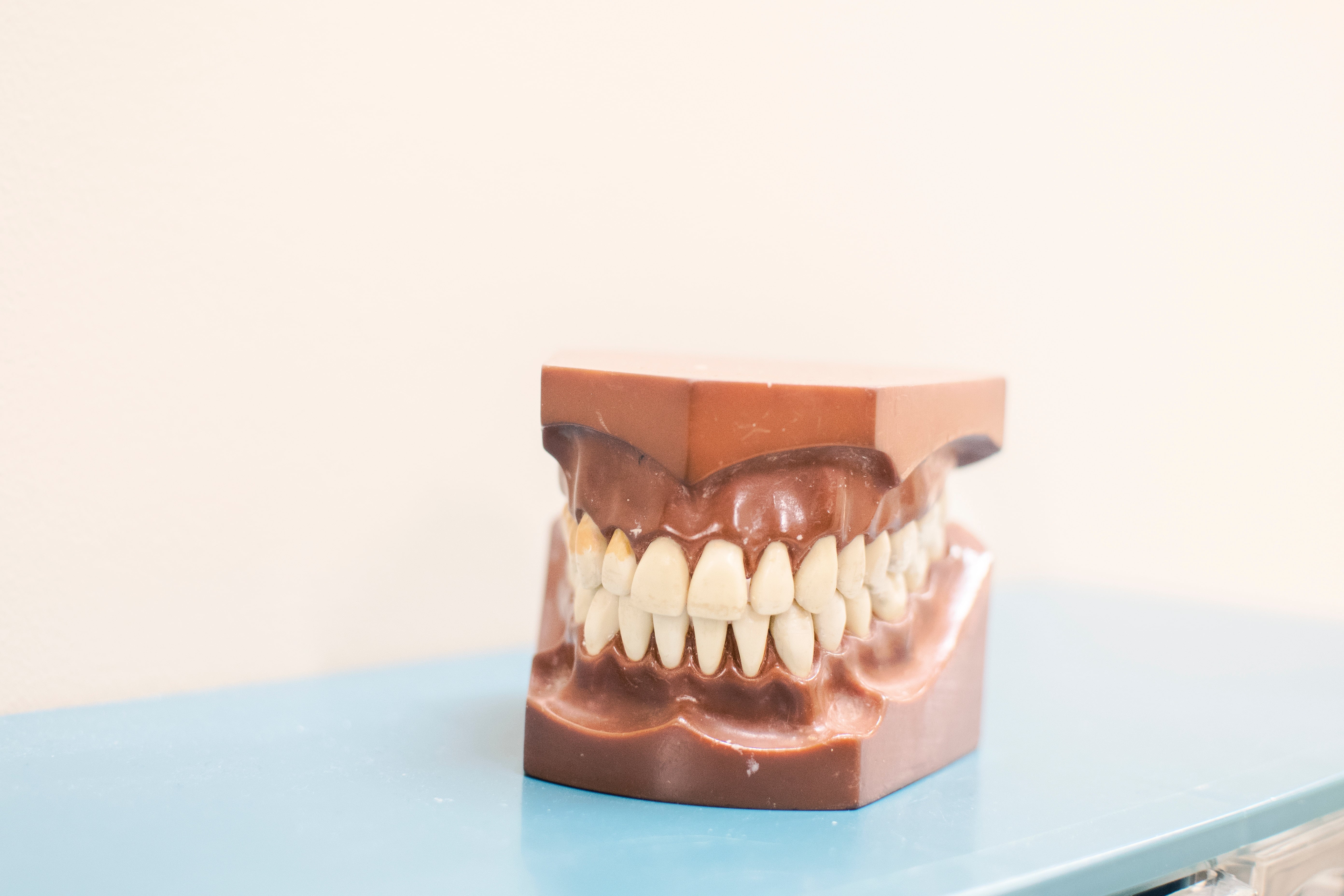 歯茎が下がった状態を放置するとどうなる？